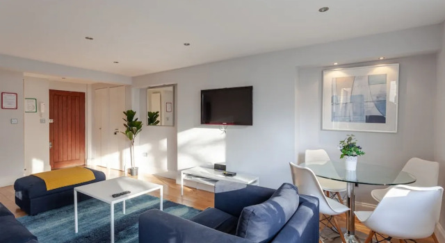 3 Bedrooms  Apartment  Central London