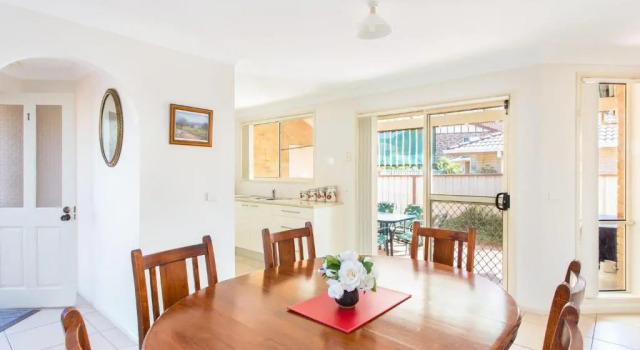 Коттедж 1/4 Huntly Close