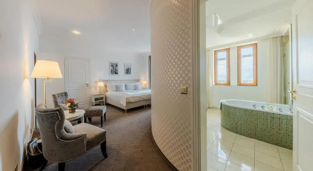 Двухместный номер Deluxe с балконом и с видом на озеро Le Mirador Resort & Spa