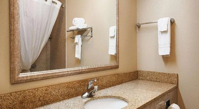 Четырёхместный номер Standard Best Western Inn & Suites - Henrietta