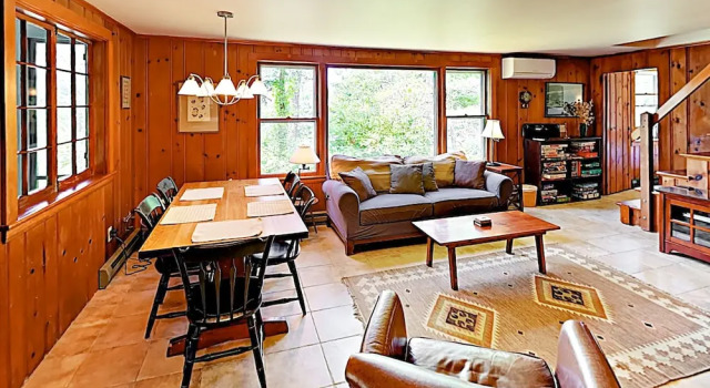 Orleans  On 7 Waterfront Acres 4 Bedroom Home, Забронировать Дом для отпуска Коттеджи Массачусетса, Коттедж