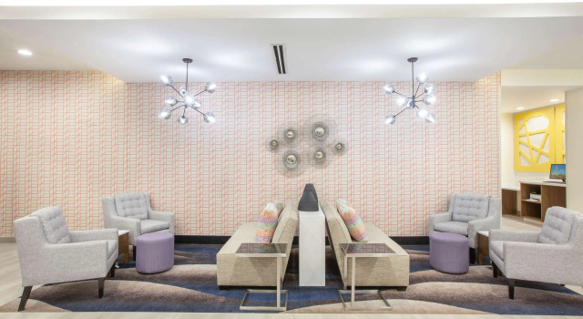La Quinta Inn & Suites by Wyndham Dallas Duncanville