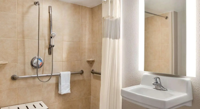 Номер Standard DoubleTree by Hilton New Orleans Airport