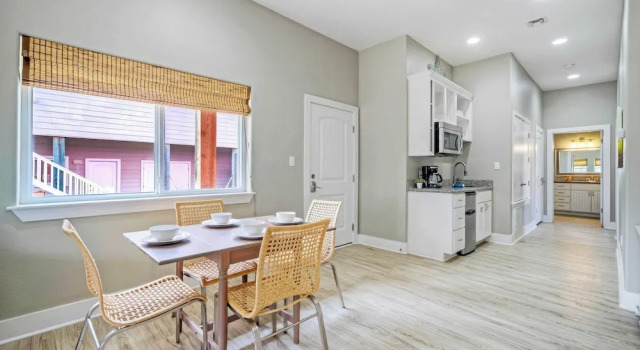 Sleeps 24 2 Homes w/ Beach Boardwalk Access & Deck Views Steps to the Beach, Boek Vakantiehuis Port Aransas 