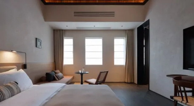 Двухместный люкс с балконом LIVINGSENSE Yinxi Shiwai Hotel