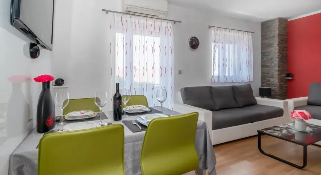 Nice Apartment in Novi Vinodolski With Wifi and 2 Bedrooms