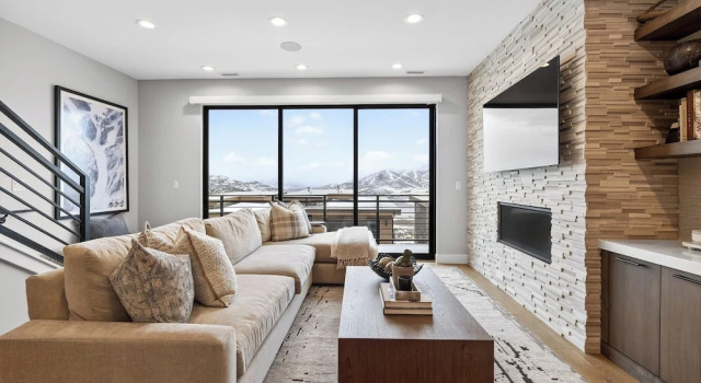 Apex Ridge Retreat by Avantstay Private Hot Tub + Fireplace + Mountain Views + Near Deer Valley East, Book Feriehus Sommerhuse i Hideout, Hytte