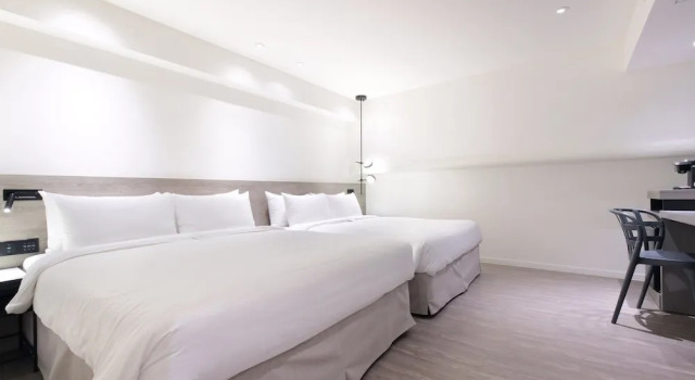 Четырёхместный номер Economy KEEBE Hotel