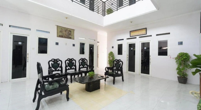 RedDoorz Syariah near PGC Cililitan, Book Hotel Jakarta Jakarta Province