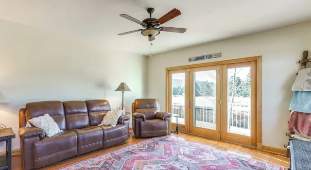2 Mi to Angel Fire Resort: Mtn-view Condo!, Varaa Huoneisto Angel Fire 