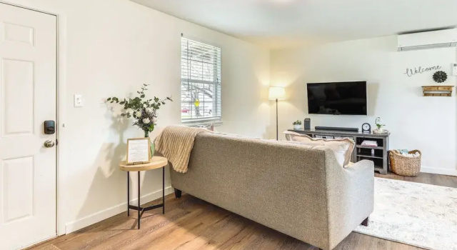 Коттедж 4 Mi to Dtwn: Dog-friendly Fayetteville Home