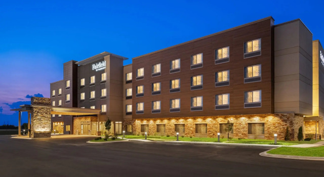 Fairfield Inn & Suites by Marriott Baraboo, Book Hotel Hoteller i Merrimac med parkering, Parkering