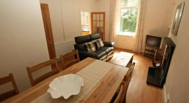 Central Waterfront Flat With Great Views