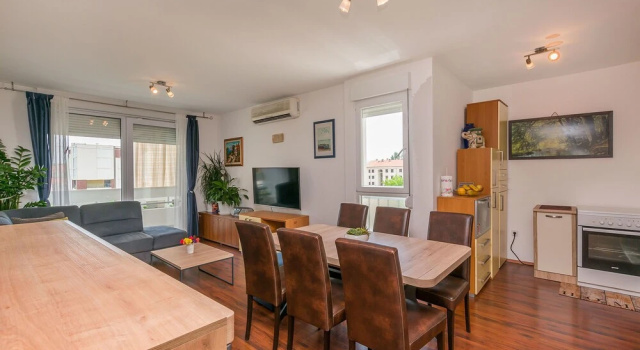 Apartment Priko, Book Lejlighed Hoteller i Split Region med parkering, Parkering