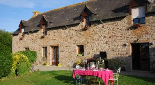 La Bergerie - Gîte et Chambres dHôtes - Piscine Chauffée, Book Hotel Hotels in Brittany with a Pool, Swimming Pool