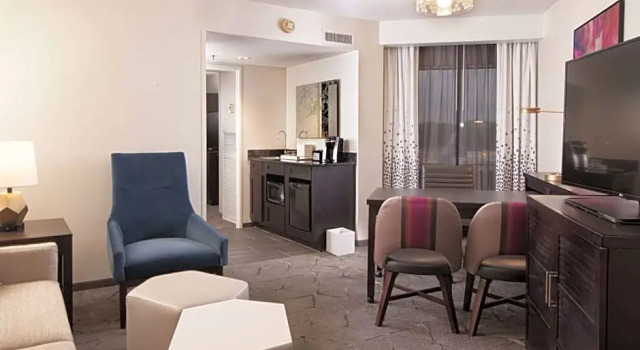 Двухместный люкс 2 Rooms Embassy Suites by Hilton Raleigh Crabtree