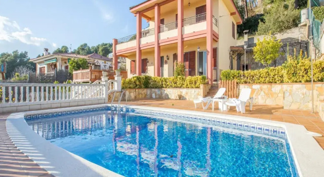 Villa in Blanes With Pool & Sea Views, Prenota Villa Hotel a Costa Brava con piscina, Piscina