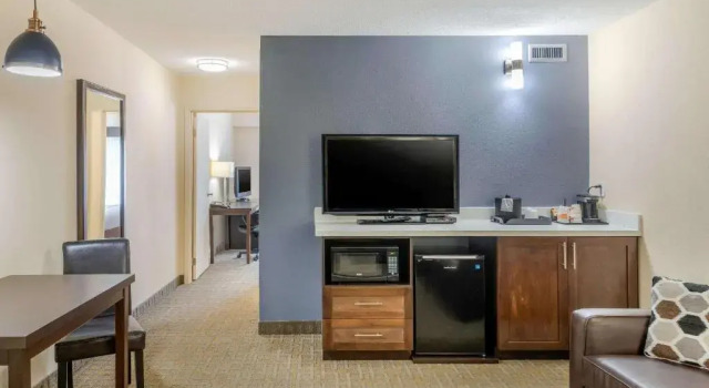 Люкс Quality Inn & Suites