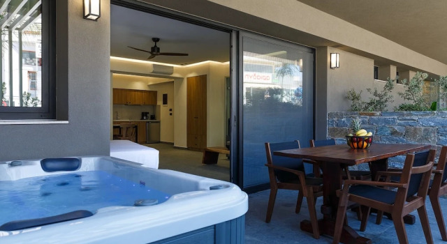 Семейный люкс с балконом Utopia Luxury Suites