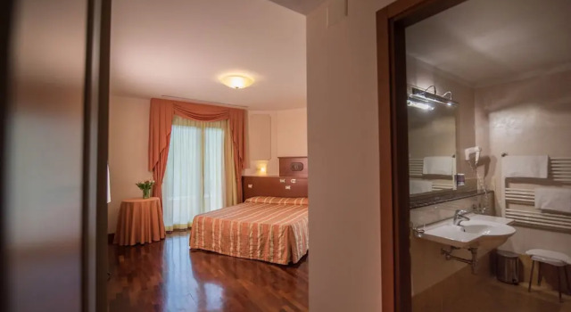 1 soveværelse i superior- værelse med altan med parkudsigt Hotel Le Grotte