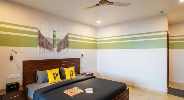 Двухместный номер Deluxe с балконом The Hosteller Dharamshala, Mountain Escape