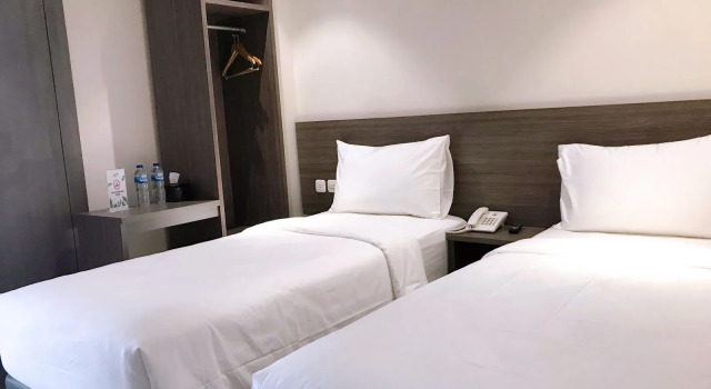 Lun Hotel Manado, Book Hotel Hotels in Sulawesi with Parking, Parking