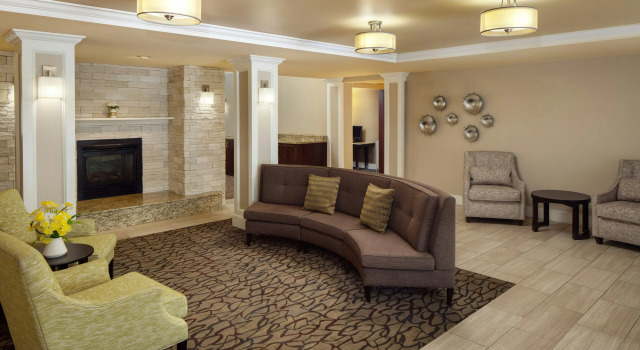 Homewood Suites by Hilton Wallingford-Meriden, Varaa Hotelli Hotellit New England uima-altaalla, Uima-allas
