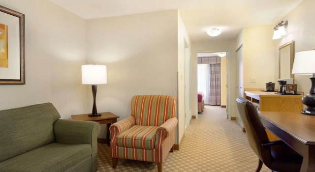 Люкс c 1 комнатой Country Inn & Suites by Radisson, Nevada, MO