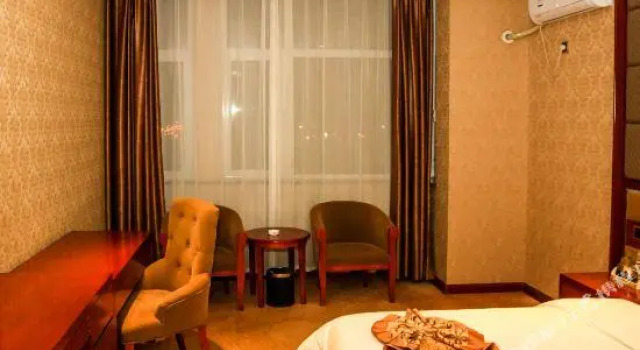 Baotou Di Jing Business Hotel, Rezerwuj Hotel Hotele w Hondlon z parkingiem, Parking