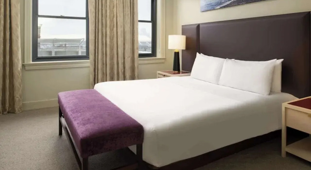 Двухместный люкс Corner с видом на город Hotel Savoy Kansas City, Tapestry Collection by Hilton