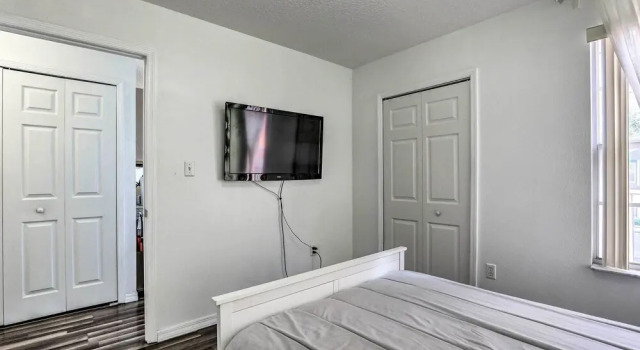 Апартаменты Bright Kissimmee Condo < 6 Mi to Disney World