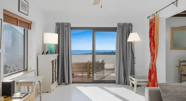 Apartment With Roof Terrace and Pool - Ref 129