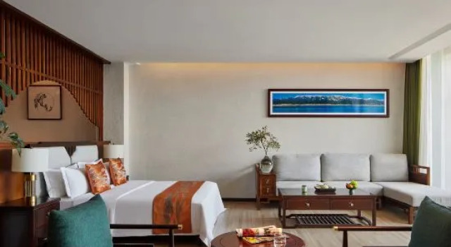 Семейный люкс с 2 комнатами с балконом и с видом на море Muhaitingfeng·Banshan Seaview Hotel (Dali Jinsuo Island Branch)