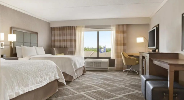 Четырёхместный номер Standard Hampton Inn & Suites Manchester-Bedford