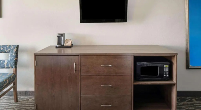 Двухместный номер Standard La Quinta Inn & Suites by Wyndham Mercedes Outlet Mall