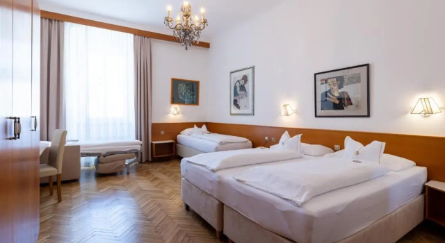 Четырёхместный номер Standard Boutique Hotel Goldenes Lamm Villach