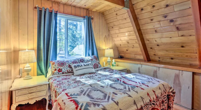 Коттедж Cozy A-Frame w/ Hot Tub Near Arrowbear Lake