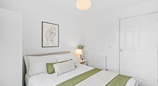 NEW 5 Sarah House by Truestays - 2 Bedroom Apartment - FREE Wifi & Parking, Varaa Huoneisto Asunnot kohteessa Merseyside, Huoneisto