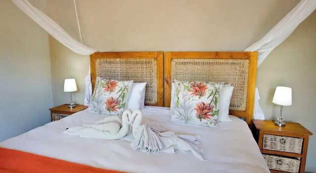 Семейный люкс с видом на бассейн Kubu Bush Lodge