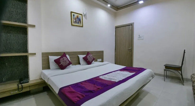 Shri Nivas Hotel