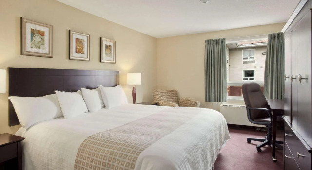 Четырёхместный номер Standard Travelodge Hotel by Wyndham Sudbury