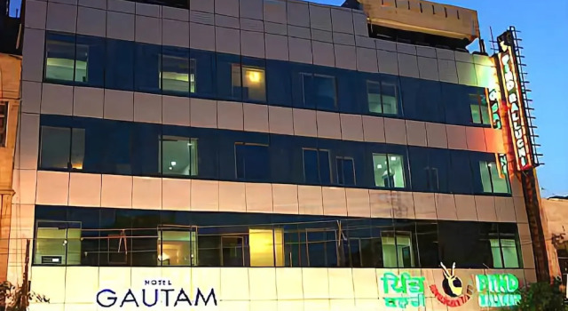 Hotel Gautam Deluxe, Забронировать Отель Отели Нью-Дели с парковкой, рядом с Delhi Sarai Rohilla Railway Station, Парковка