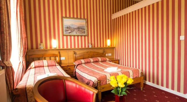 Cumberland Hotel, Забронировать Отель Отели Эдинбурга 3 звезды, рядом с Vietnam House Art Gallery, 3*