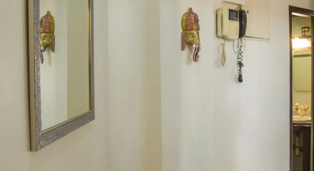 Connekthomes Golden Rays Service Flat In Bandra Area, Забронировать Отель Отели штата Махараштры 3 звезды, 3*