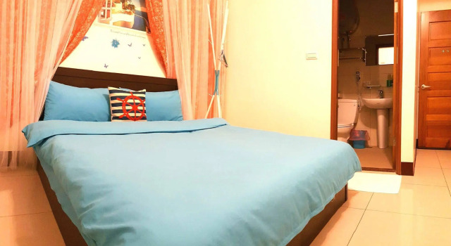 Small Wide Home