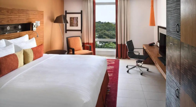 Четырёхместный клубный номер Standard Accra Marriott Hotel