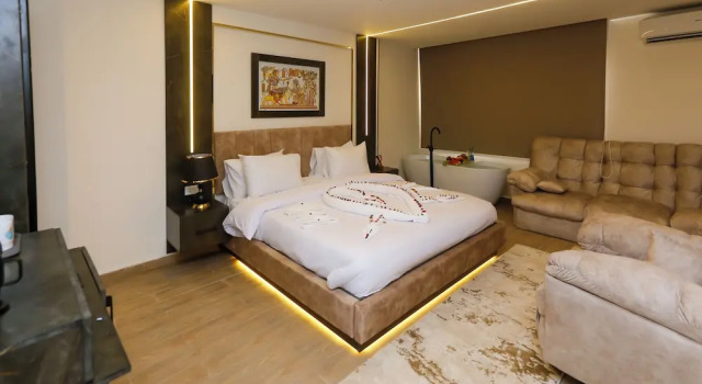 Crowne pyramids palace, Rezervovat Hotel Gíza 