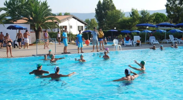 Residence Varantur, Buchen Sie Hotel Hotels in Foresta Umbra mit Pool, Schwimmbad