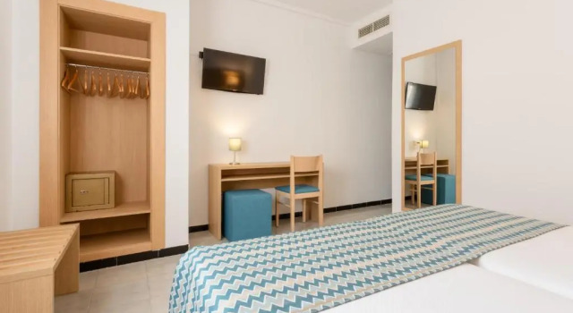 Двухместный номер Hotel Riutort