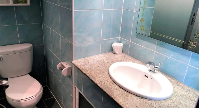 Апартаменты 15th Floor Sea View Apartment - Sleeps 2